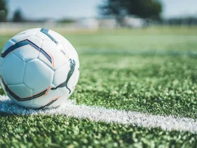 Por que as bolas de futebol têm preços tão diferentes