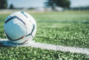 Por que as bolas de futebol têm preços tão diferentes
