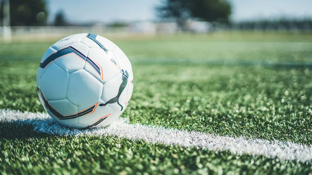 Por que as bolas de futebol têm preços tão diferentes